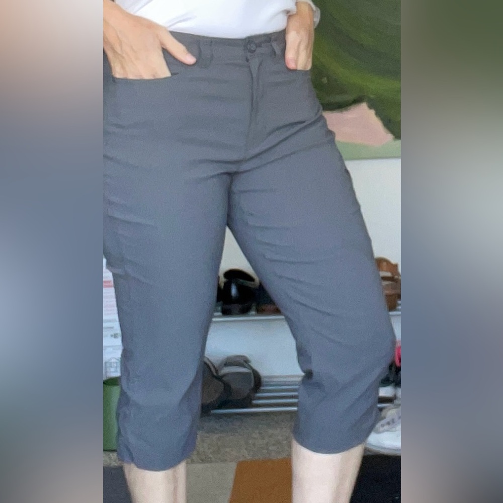 Eddie Bauer cropped capri outdoor pants NWT Size 10 grey￼